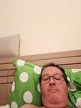 Snapshot of mike9473 chatting on September 24, 2025, 9:51 pm mike9473 online show from September 24, 2025, 9:51 pm