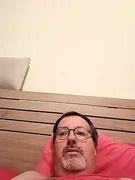 Snapshot of mike9473 chatting on October 12, 2025, 7:35 pm mike9473 online show from October 12, 2025, 7:35 pm