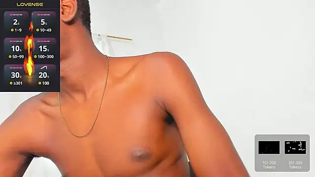 Snapshot of santi_brown chatting on January 22, 2025, 10:59 pm santi brown online show from January 22, 2025, 10:59 pm