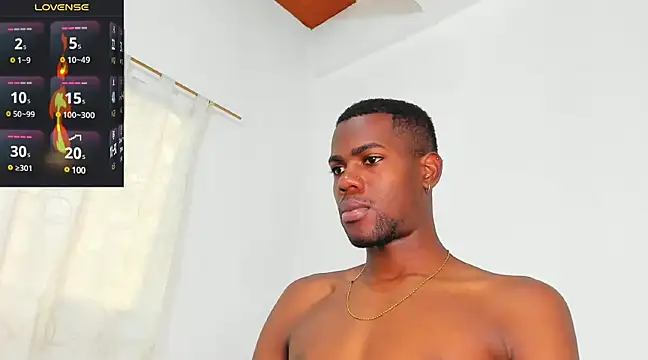 Snapshot of santi_brown chatting on March 19, 2025, 10:31 pm santi brown online show from March 19, 2025, 10:31 pm