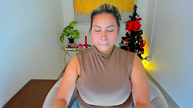 Snapshot of Carlota_peach chatting on January 4, 2025, 7:34 pm Carlota peach online show from January 4, 2025, 7:34 pm