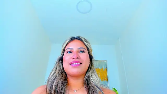 Snapshot of Carlota_peach chatting on February 5, 2025, 9:25 am Carlota peach online show from February 5, 2025, 9:25 am