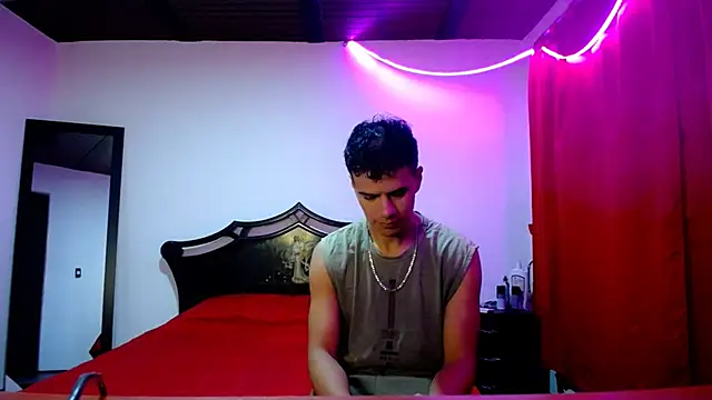 Snapshot of Deiby_casas chatting on February 14, 2025, 5:30 am Deiby casas online show from February 14, 2025, 5:30 am