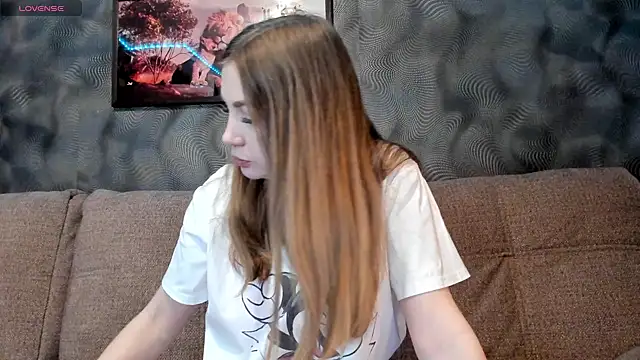 Snapshot of CassieMils chatting on February 28, 2025, 2:31 am CassieMils online show from February 28, 2025, 2:31 am