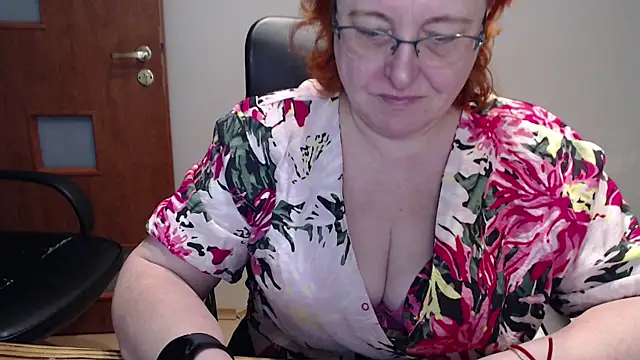 Snapshot of JoannaAndNeighbour chatting on January 11, 2025, 8:43 am JoannaAndNeighbour online show from January 11, 2025, 8:43 am