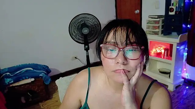 Snapshot of hottplay chatting on January 19, 2025, 8:51 pm hottplay online show from January 19, 2025, 8:51 pm