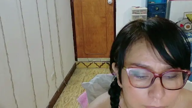 Snapshot of hottplay chatting on September 17, 2025, 12:18 pm hottplay online show from September 17, 2025, 12:18 pm
