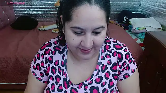 Snapshot of EMILY-NESSA chatting on September 23, 2025, 1:58 pm EMILY-NESSA online show from September 23, 2025, 1:58 pm