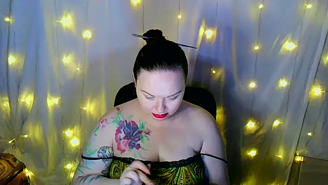 Victoria Marks online show from September 27, 2025, 1:54 am