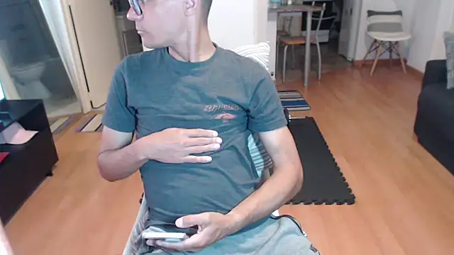 Snapshot of guachin_hunk chatting on November 8, 2025, 11:14 pm guachin hunk online show from November 8, 2025, 11:14 pm