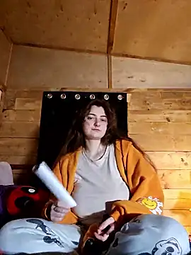 Snapshot of Snowbunnycake_131 chatting on December 3, 2024, 3:52 am Snowbunnycake 131 online show from December 3, 2024, 3:52 am