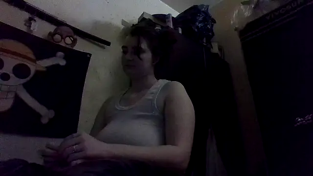 Snapshot of Snowbunnycake_131 chatting on December 31, 2024, 8:37 am Snowbunnycake 131 online show from December 31, 2024, 8:37 am