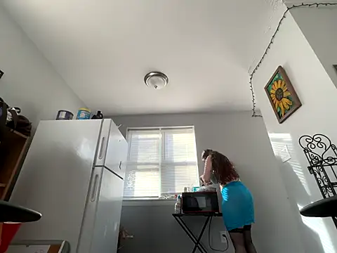 Snapshot of Snowbunnycake_131 chatting on October 28, 2025, 8:00 pm Snowbunnycake 131 online show from October 28, 2025, 8:00 pm