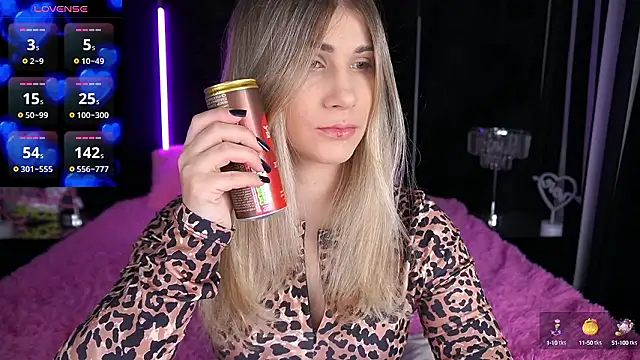 Snapshot of CassandraGood chatting on December 3, 2024, 7:43 am CassandraGood online show from December 3, 2024, 7:43 am