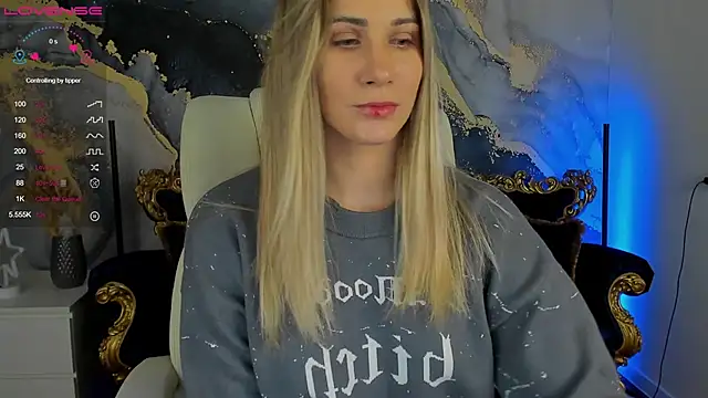 Snapshot of CassandraGood chatting on December 4, 2024, 7:39 am CassandraGood online show from December 4, 2024, 7:39 am