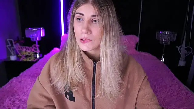 Snapshot of CassandraGood chatting on December 6, 2024, 8:05 am CassandraGood online show from December 6, 2024, 8:05 am