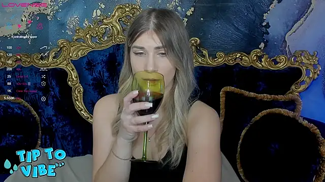 Snapshot of CassandraGood chatting on January 3, 2025, 10:19 pm CassandraGood online show from January 3, 2025, 10:19 pm