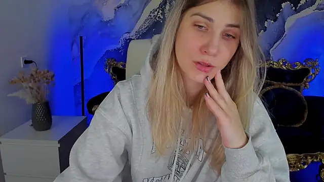 Snapshot of CassandraGood chatting on February 11, 2025, 7:44 am CassandraGood online show from February 11, 2025, 7:44 am