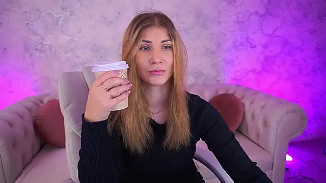 Snapshot of CassandraGood chatting on September 25, 2025, 7:01 am CassandraGood online show from September 25, 2025, 7:01 am