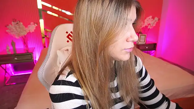 Snapshot of CassandraGood chatting on September 27, 2025, 5:45 am CassandraGood online show from September 27, 2025, 5:45 am