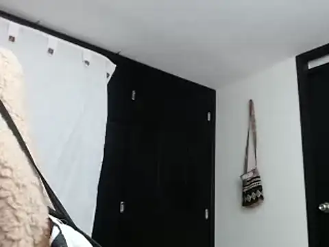 Snapshot of Sonialorens_ chatting on December 10, 2024, 9:11 pm Sonialorens  online show from December 10, 2024, 9:11 pm