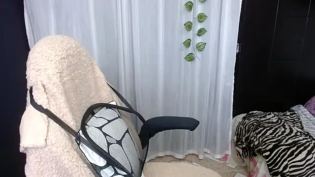 Snapshot of Sonialorens_ chatting on January 16, 2025, 3:46 pm Sonialorens  online show from January 16, 2025, 3:46 pm