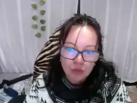 Snapshot of Sonialorens_ chatting on February 7, 2025, 2:37 pm Sonialorens  online show from February 7, 2025, 2:37 pm