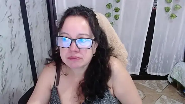 Snapshot of Sonialorens_ chatting on February 20, 2025, 2:13 pm Sonialorens  online show from February 20, 2025, 2:13 pm