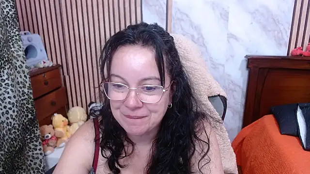 Snapshot of Sonialorens_ chatting on October 1, 2025, 11:22 pm Sonialorens  online show from October 1, 2025, 11:22 pm