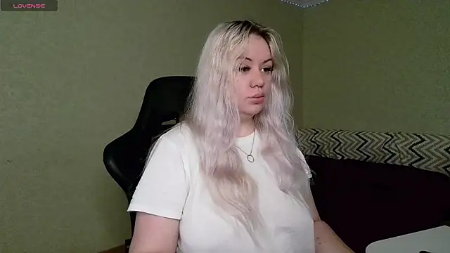 Snapshot of elven_dreams_ chatting on January 3, 2025, 9:47 am elven dreams online show from January 3, 2025, 9:47 am