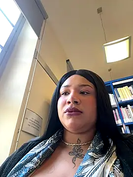 Snapshot of IamSashaLuv chatting on October 1, 2025, 8:09 am IamSashaLuv online show from October 1, 2025, 8:09 am