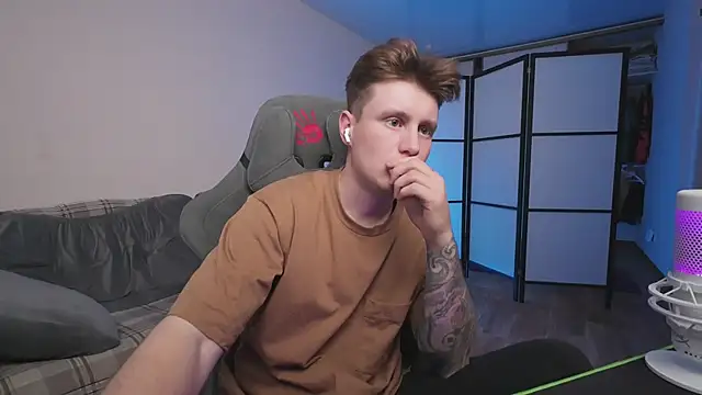 Snapshot of zverev_dima chatting on November 7, 2025, 2:28 pm zverev dima online show from November 7, 2025, 2:28 pm