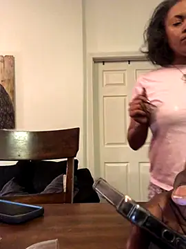 Snapshot of realninafame chatting on October 4, 2025, 5:38 am realninafame online show from October 4, 2025, 5:38 am