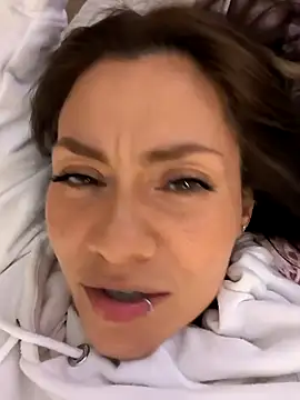 Snapshot of SamyJones9 chatting on September 22, 2025, 12:23 am SamyJones9 online show from September 22, 2025, 12:23 am