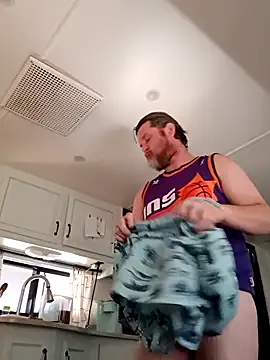 Snapshot of EZYves chatting on November 8, 2025, 8:18 pm EZYves online show from November 8, 2025, 8:18 pm