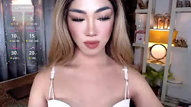 Snapshot of Local_Hoelyx chatting on December 9, 2024, 11:04 am Local Hoelyx online show from December 9, 2024, 11:04 am