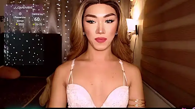 Snapshot of Local_Hoelyx chatting on December 21, 2024, 2:58 pm Local Hoelyx online show from December 21, 2024, 2:58 pm