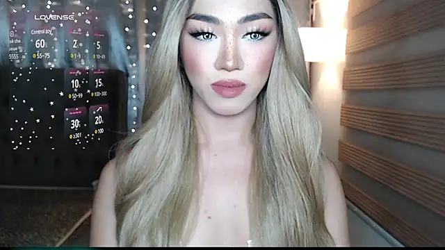 Snapshot of Local_Hoelyx chatting on December 22, 2024, 8:03 pm Local Hoelyx online show from December 22, 2024, 8:03 pm