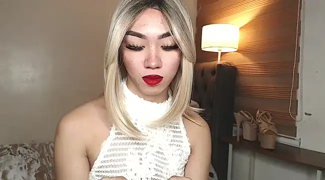 Snapshot of Local_Hoelyx chatting on March 13, 2025, 9:32 am Local Hoelyx online show from March 13, 2025, 9:32 am