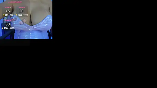 Snapshot of LeahJones_ chatting on January 28, 2025, 11:07 pm LeahJones  online show from January 28, 2025, 11:07 pm