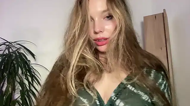 Snapshot of Sara_Browney chatting on November 2, 2025, 8:55 pm Sara Browney online show from November 2, 2025, 8:55 pm