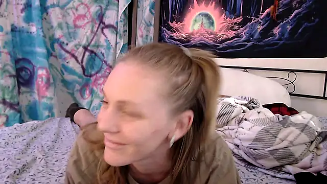 Snapshot of coryandthepeach chatting on December 23, 2024, 8:47 pm coryandthepeach online show from December 23, 2024, 8:47 pm