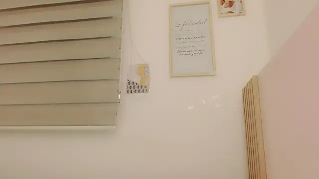 Snapshot of Elen__Sweet chatting on January 24, 2025, 1:24 am Elen  Sweet online show from January 24, 2025, 1:24 am