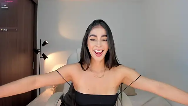 Snapshot of RebeccaBaxter chatting on October 5, 2025, 10:40 pm RebeccaBaxter online show from October 5, 2025, 10:40 pm