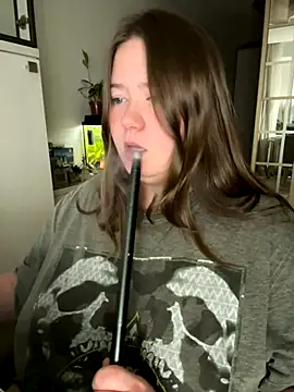 Snapshot of remirann_ chatting on December 6, 2024, 8:51 pm remirann  online show from December 6, 2024, 8:51 pm