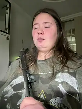 Snapshot of remirann_ chatting on December 13, 2024, 5:21 pm remirann  online show from December 13, 2024, 5:21 pm