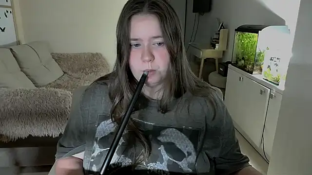 Snapshot of remirann_ chatting on March 3, 2025, 6:33 pm remirann  online show from March 3, 2025, 6:33 pm