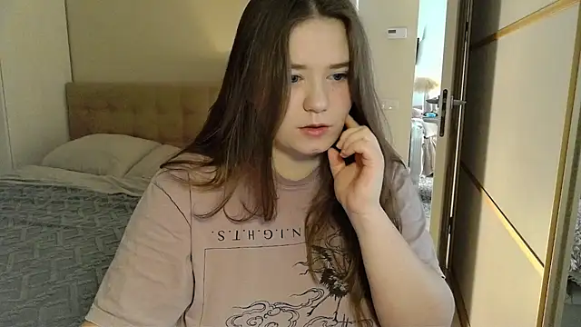 Snapshot of remirann_ chatting on March 8, 2025, 5:59 am remirann  online show from March 8, 2025, 5:59 am