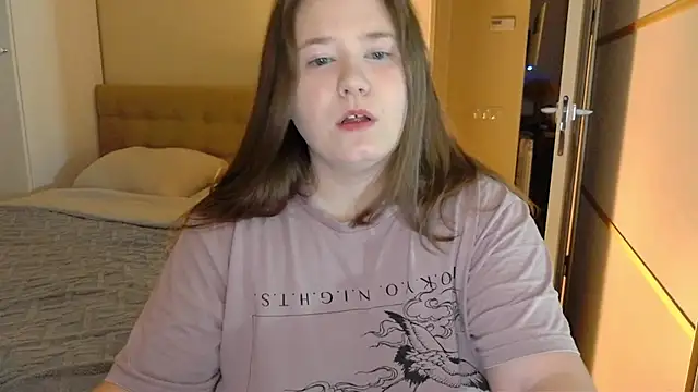 Snapshot of remirann_ chatting on March 15, 2025, 5:15 pm remirann  online show from March 15, 2025, 5:15 pm