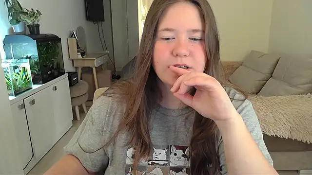 Snapshot of remirann_ chatting on March 18, 2025, 7:41 am remirann  online show from March 18, 2025, 7:41 am